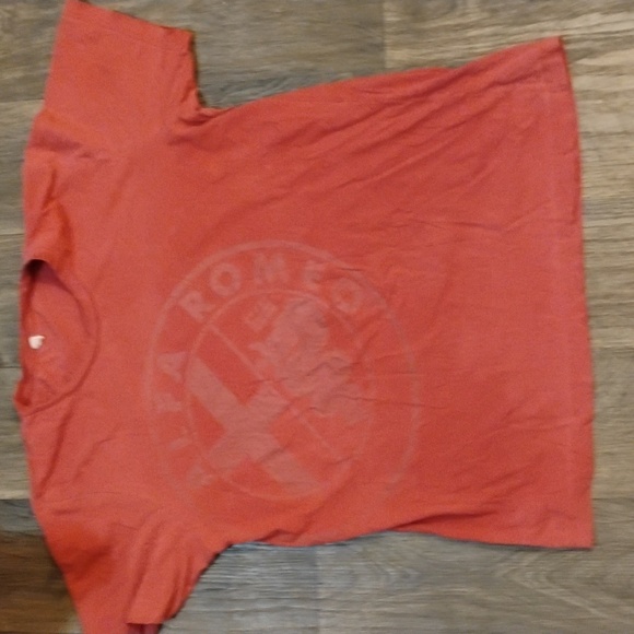 Alfa Romeo with the the Quadrifoglio (four-leaf clover) Red T-shirt. - Picture 9 of 9